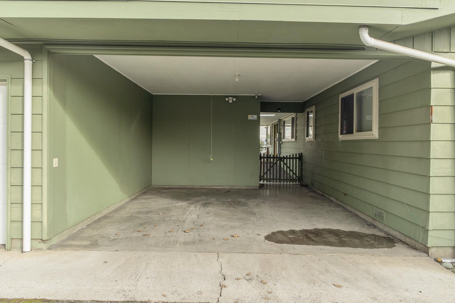 240_SW_Rogue_River_Ave_19