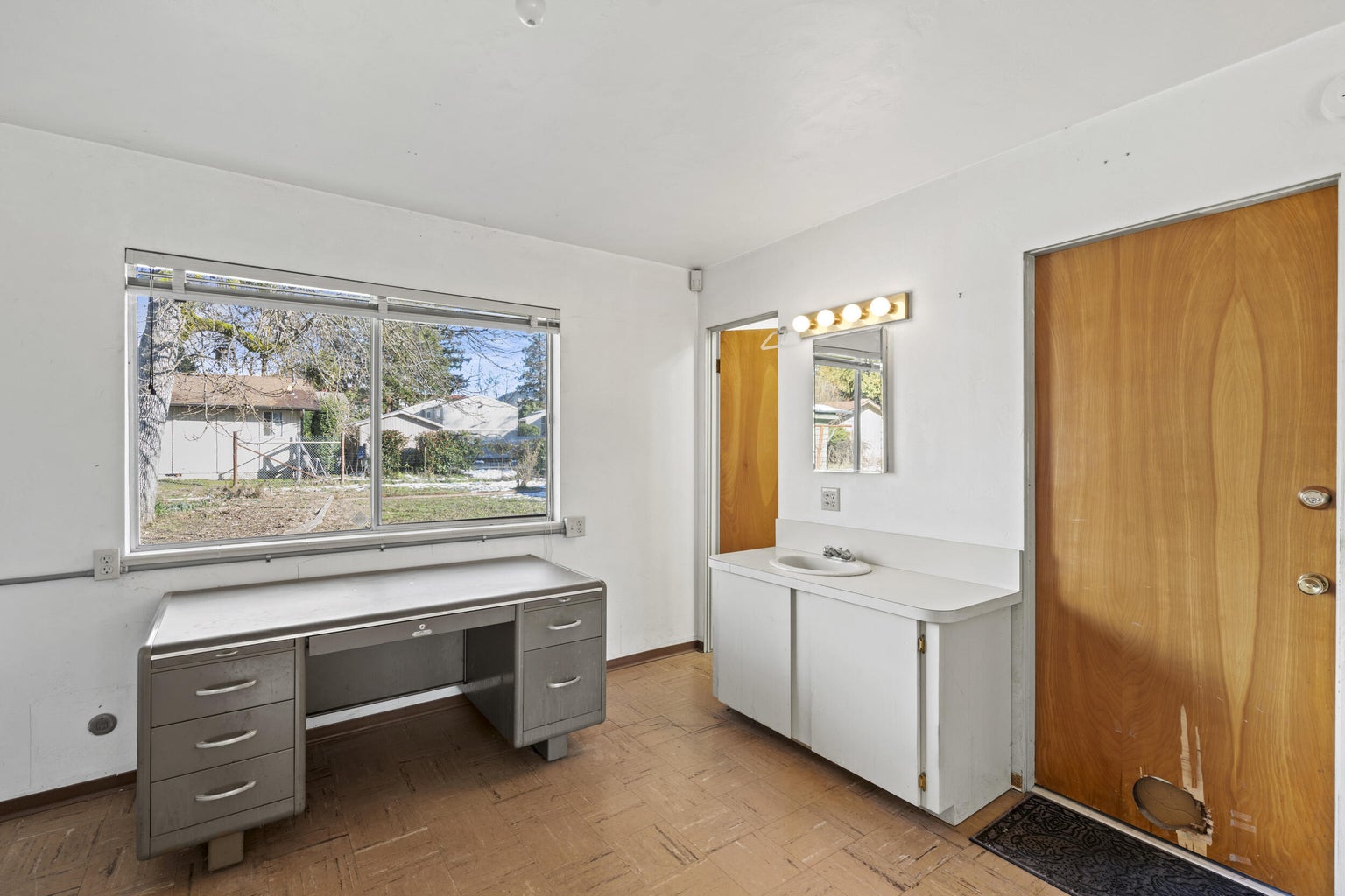 240_SW_Rogue_River_Ave_22