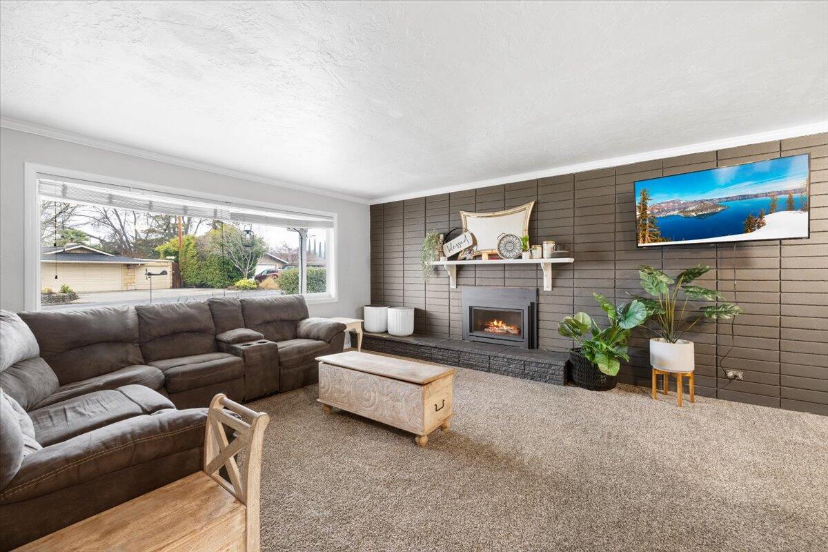 220193787, 341 Tan Oak Dr, Medford, OR 97504