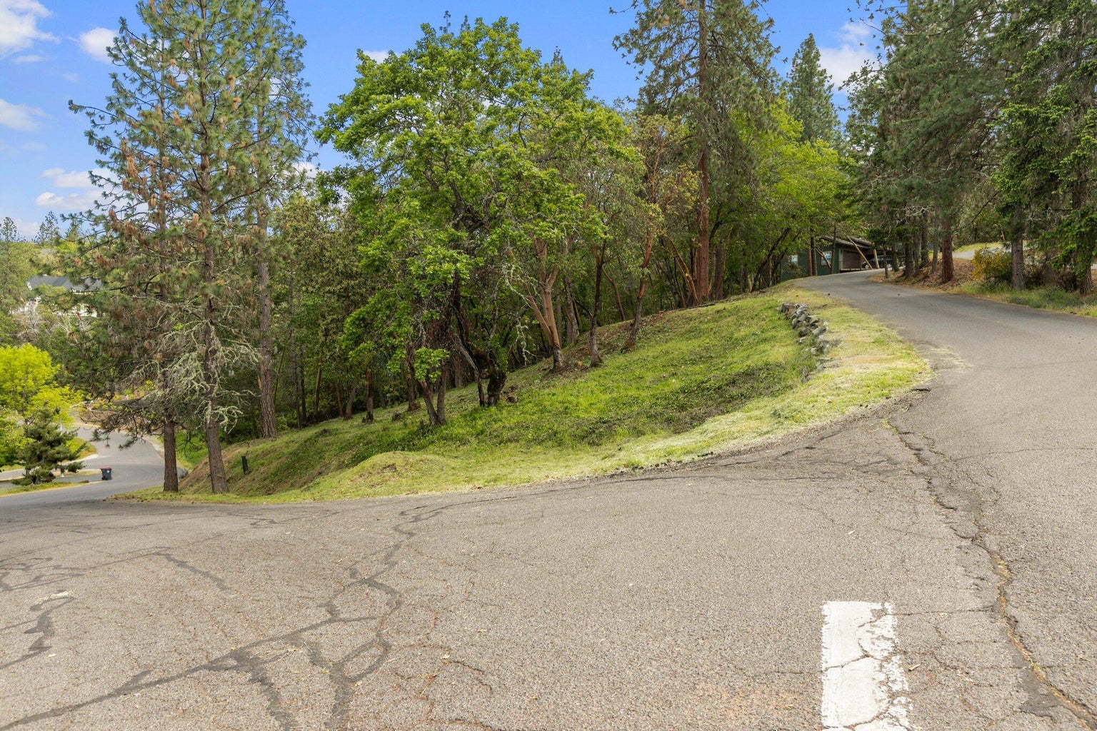 220161224, 210 Surrey Dr, Jacksonville, OR 97530
