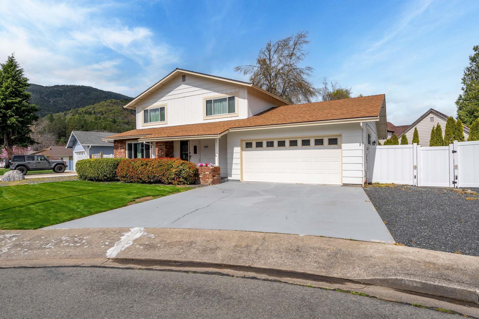 220198544, 109 Hickory Dr, Rogue River, OR 97537