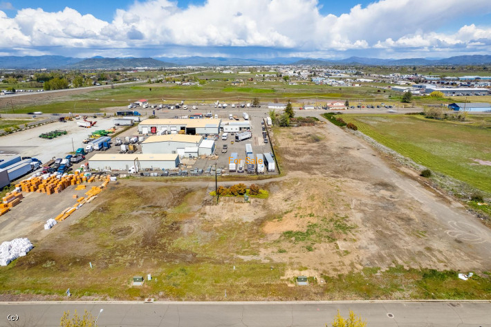 220142932, 1141 Helicopter Way, Medford, OR 97504, #220142932